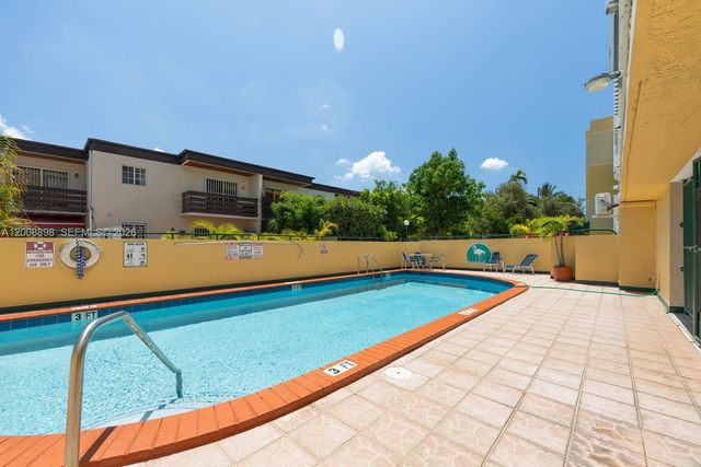 8320 NW 8th St 2-213, Miami, FL 33126