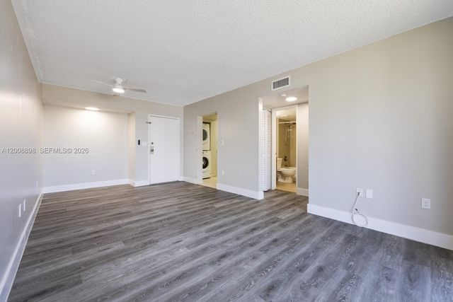 8320 NW 8th St 2-213, Miami, FL 33126