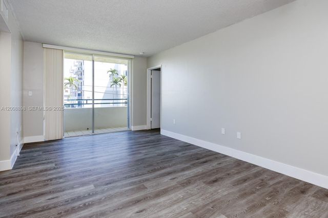 8320 NW 8th St 2-213, Miami, FL 33126