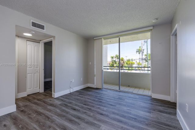 8320 NW 8th St 2-213, Miami, FL 33126