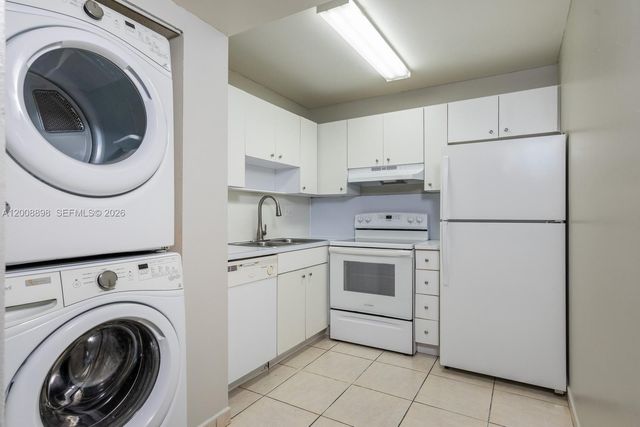 8320 NW 8th St 2-213, Miami, FL 33126