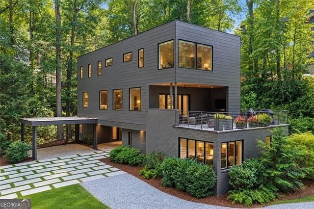 585 Mountain Way, Atlanta, GA 30342