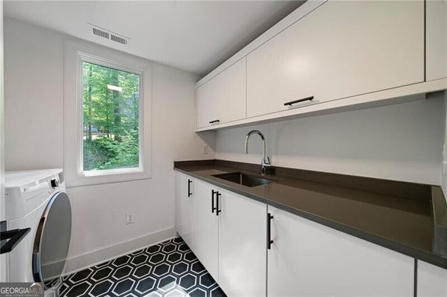 585 Mountain Way, Atlanta, GA 30342