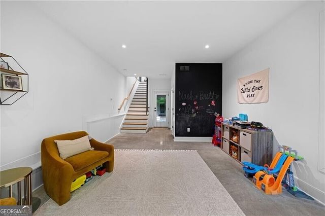 585 Mountain Way, Atlanta, GA 30342