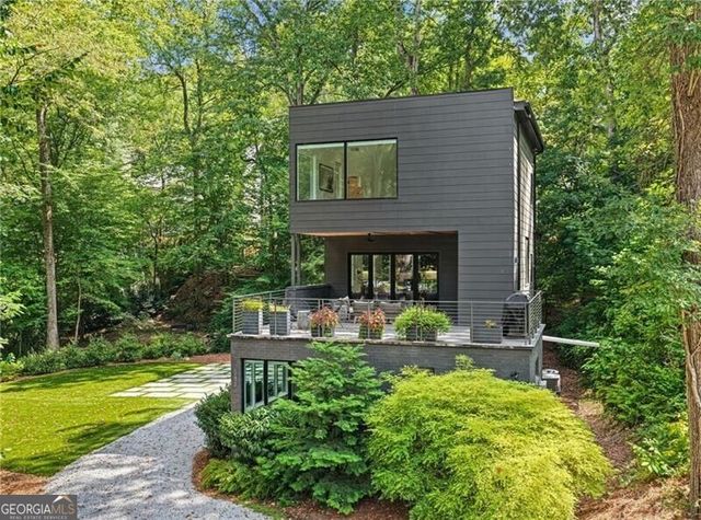 585 Mountain Way, Atlanta, GA 30342