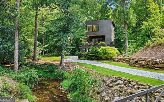 585 Mountain Way, Atlanta, GA 30342