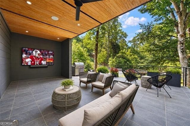 585 Mountain Way, Atlanta, GA 30342