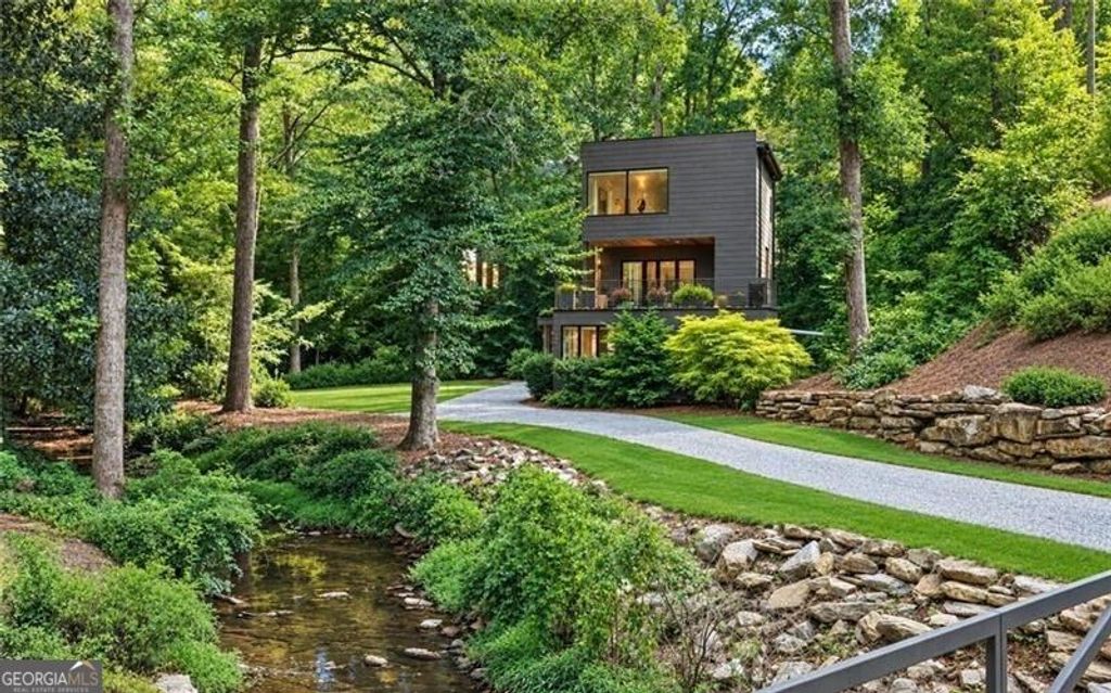 585 Mountain Way, Atlanta, GA 30342