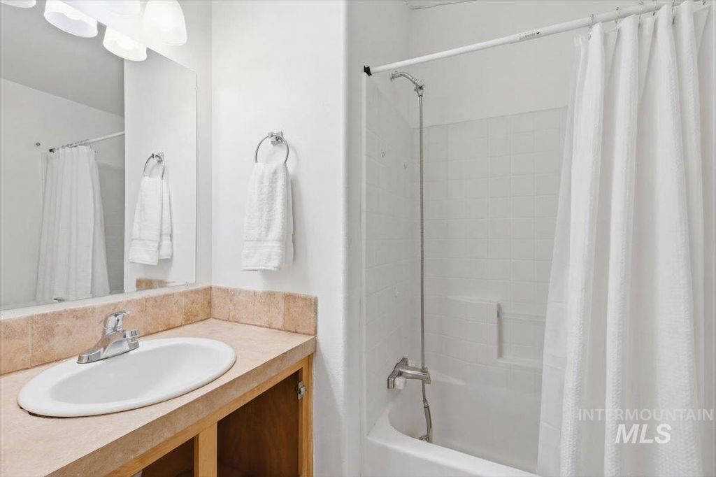 1325 N Arrow Ln, Boise, ID 83704 photo 8