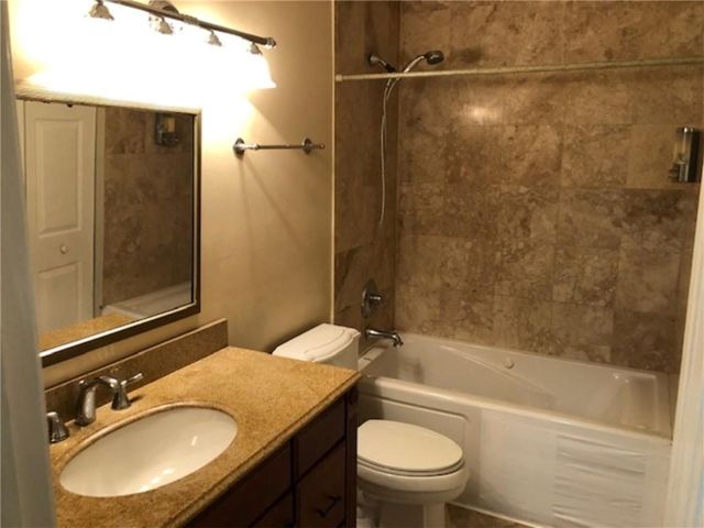 18352 NW 68th Avenue E, Hialeah, FL 33015