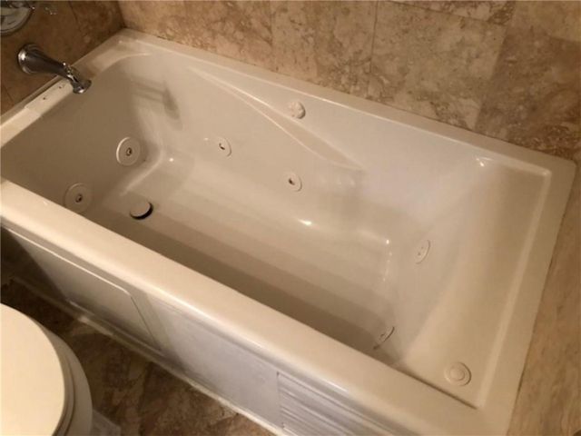 18352 NW 68th Avenue E, Hialeah, FL 33015