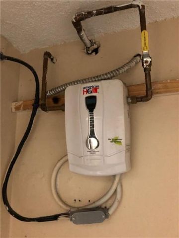 18352 NW 68th Avenue E, Hialeah, FL 33015