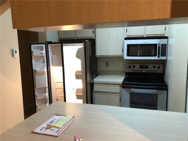 18352 NW 68th Avenue E, Hialeah, FL 33015