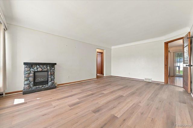 28621 Gilbert Drive, Warren, MI 48093