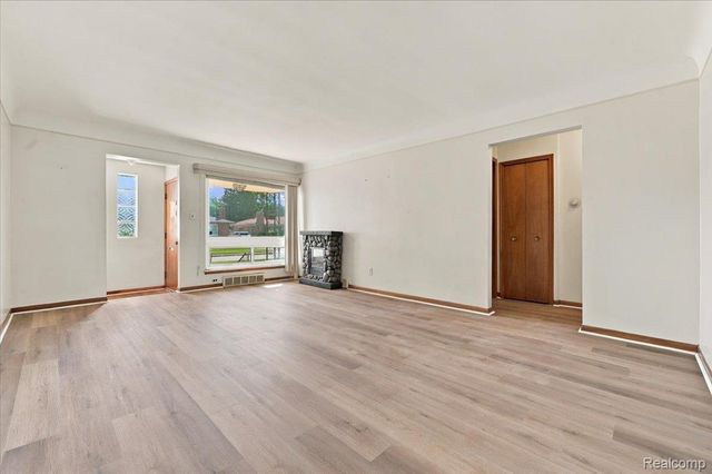 28621 Gilbert Drive, Warren, MI 48093