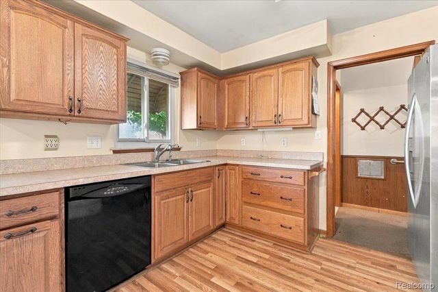 28621 Gilbert Drive, Warren, MI 48093