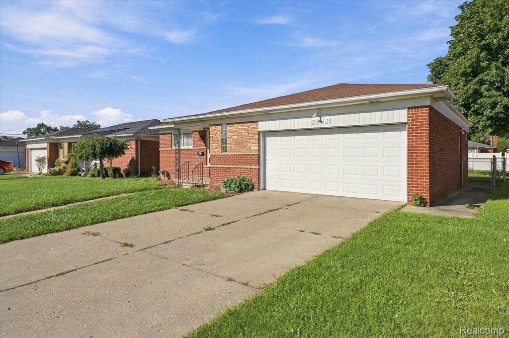 28621 Gilbert Drive, Warren, MI 48093