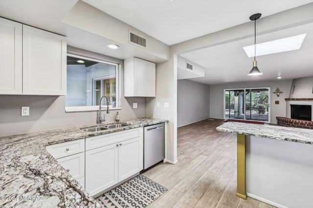 611 S Los Opalos, Green Valley, AZ 85614