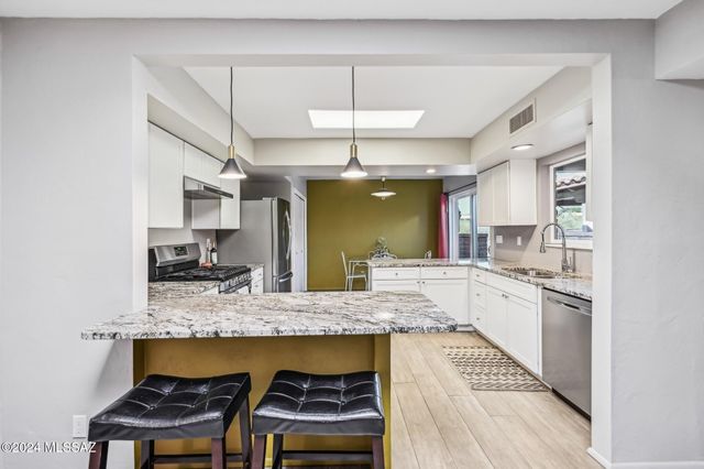 611 S Los Opalos, Green Valley, AZ 85614