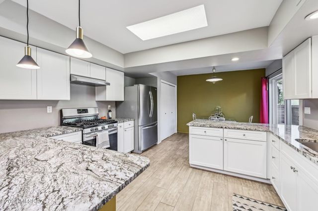 611 S Los Opalos, Green Valley, AZ 85614