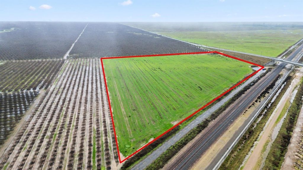 Image 6 of property listing at 0 Ave 15 Santa Fe Dr, Madera, CA 93636