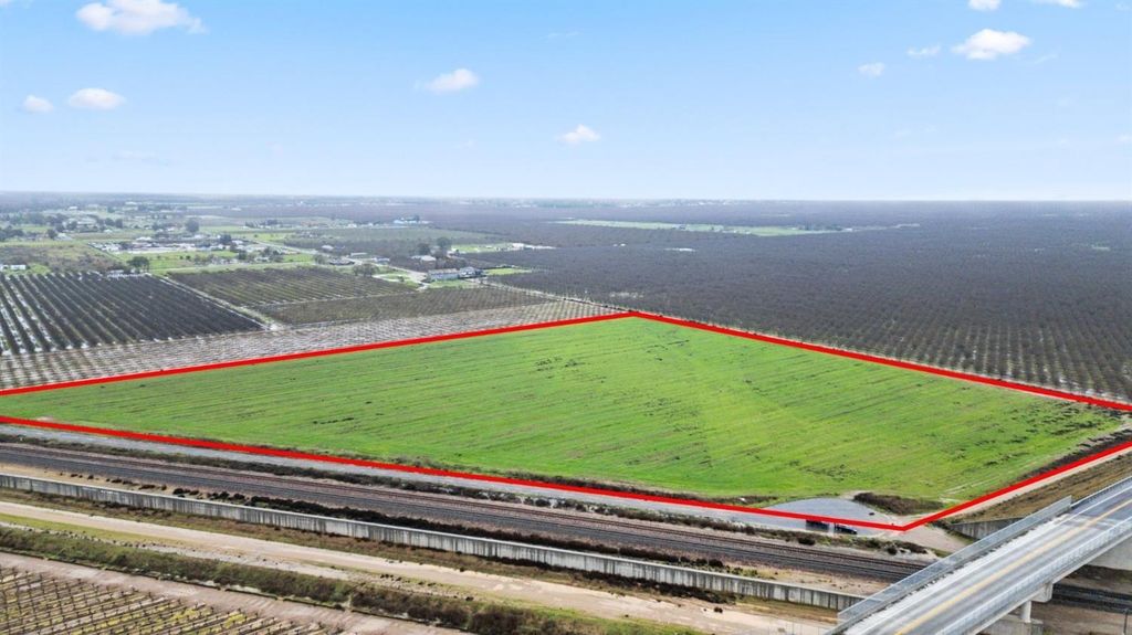 Image 7 of property listing at 0 Ave 15 Santa Fe Dr, Madera, CA 93636