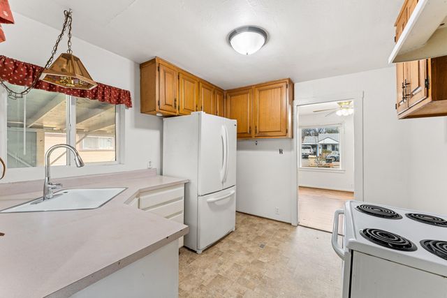 609 SE Riverside Avenue, Grants Pass, OR 97526