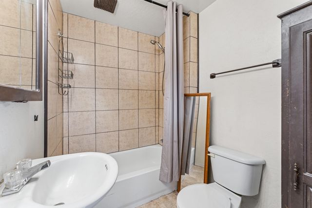 609 SE Riverside Avenue, Grants Pass, OR 97526