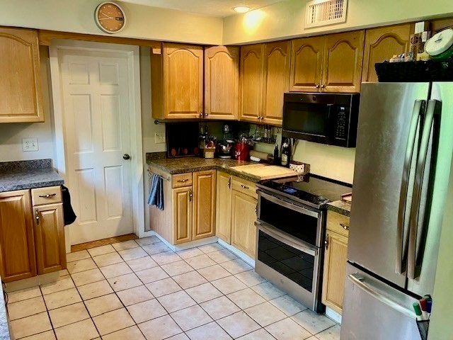 14 Gleason St B, Westborough, MA 01581