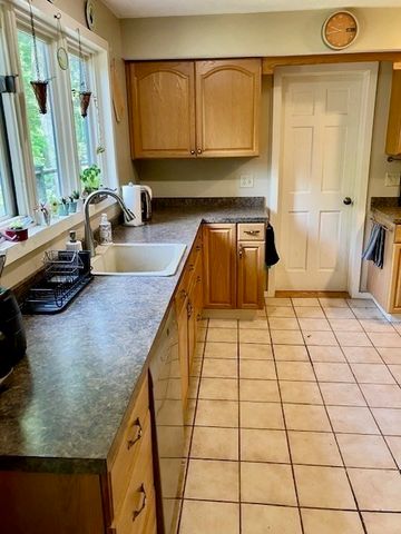14 Gleason St B, Westborough, MA 01581