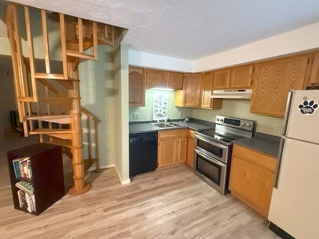 14 Gleason St B, Westborough, MA 01581