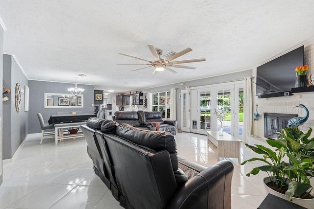 702 Lane Road, Texas City, TX 77591