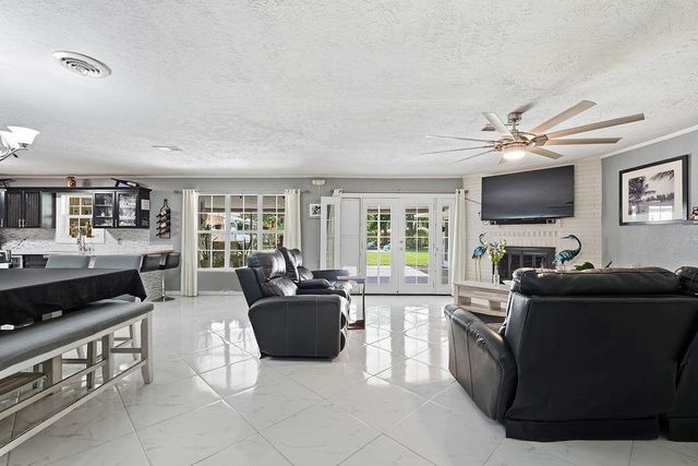 702 Lane Road, Texas City, TX 77591