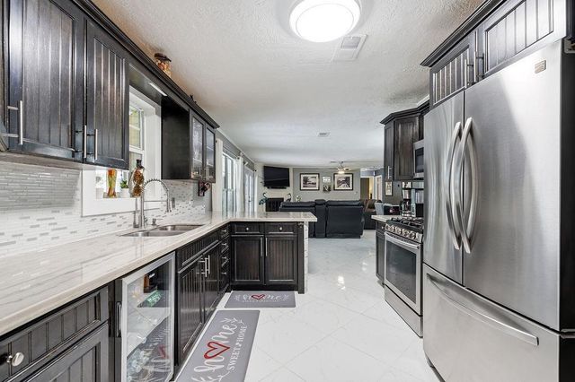 702 Lane Road, Texas City, TX 77591
