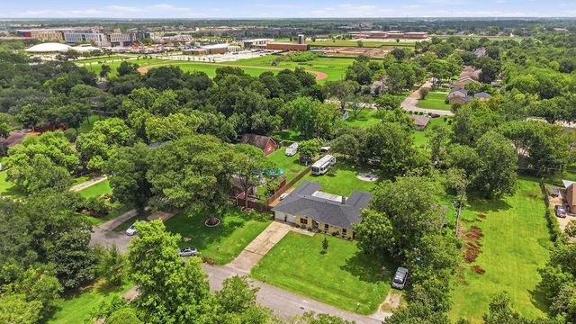 702 Lane Road, Texas City, TX 77591