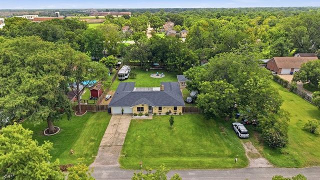702 Lane Road, Texas City, TX 77591
