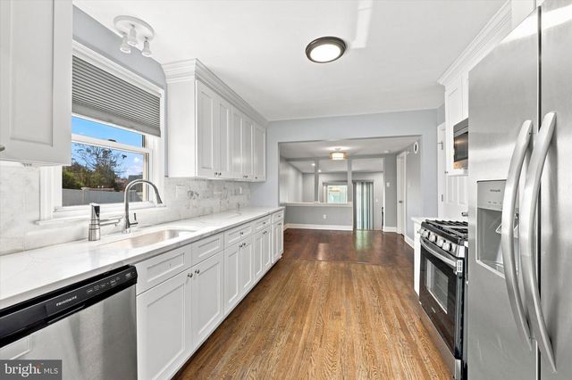 6 WYNDALE AVE, Maple Shade, NJ 08052