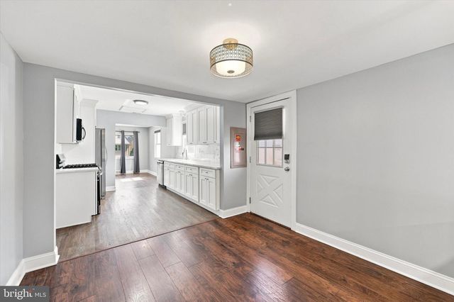 6 WYNDALE AVE, Maple Shade, NJ 08052