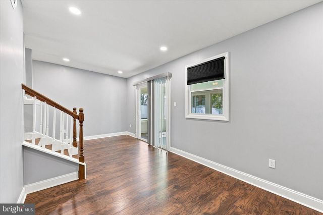 6 WYNDALE AVE, Maple Shade, NJ 08052