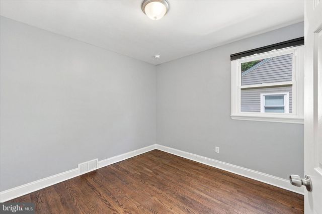 6 WYNDALE AVE, Maple Shade, NJ 08052