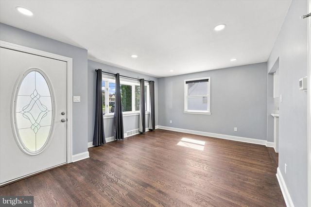6 WYNDALE AVE, Maple Shade, NJ 08052