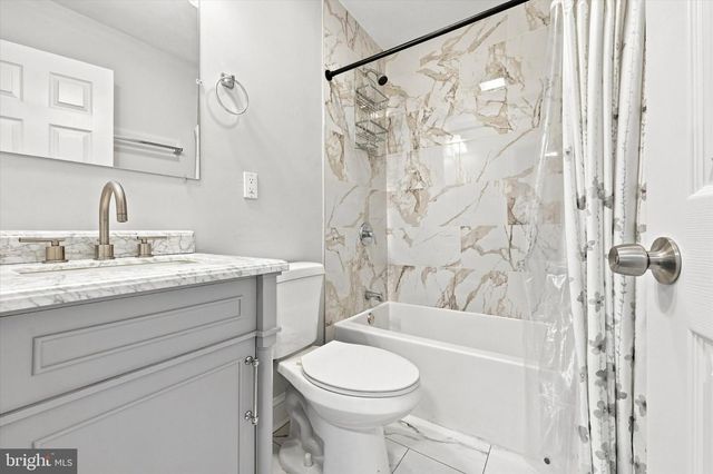6 WYNDALE AVE, Maple Shade, NJ 08052