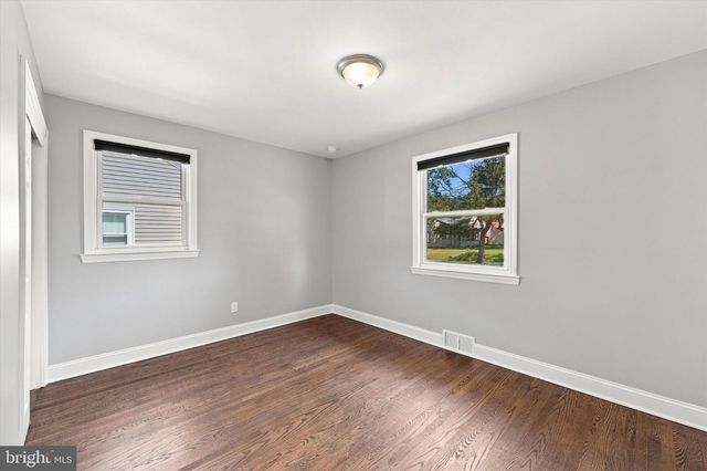 6 WYNDALE AVE, Maple Shade, NJ 08052