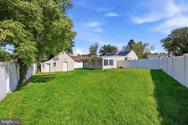 6 WYNDALE AVE, Maple Shade, NJ 08052