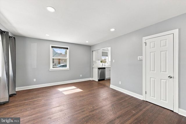 6 WYNDALE AVE, Maple Shade, NJ 08052