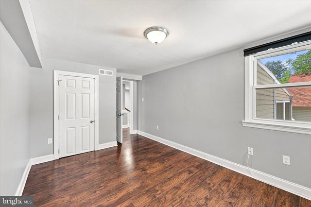 6 WYNDALE AVE, Maple Shade, NJ 08052