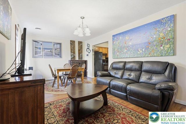 208 Shine Hill Road, Pocono Twp, PA 18332