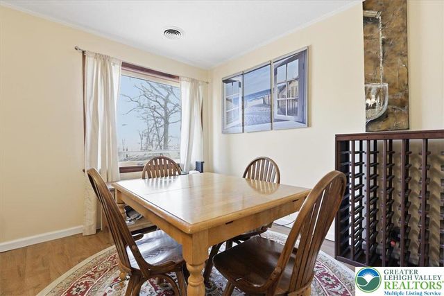 208 Shine Hill Road, Pocono Twp, PA 18332