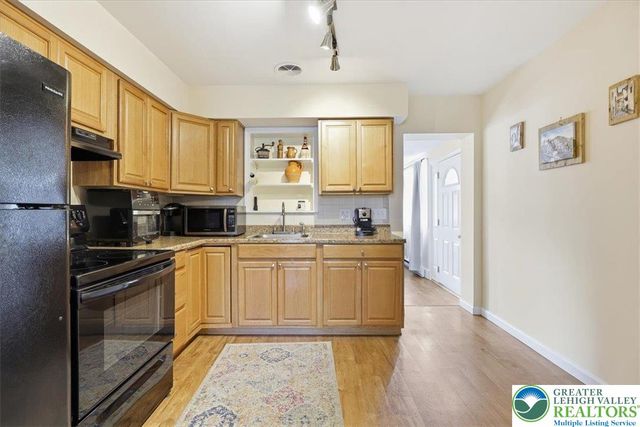 208 Shine Hill Road, Pocono Twp, PA 18332