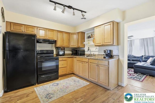 208 Shine Hill Road, Pocono Twp, PA 18332